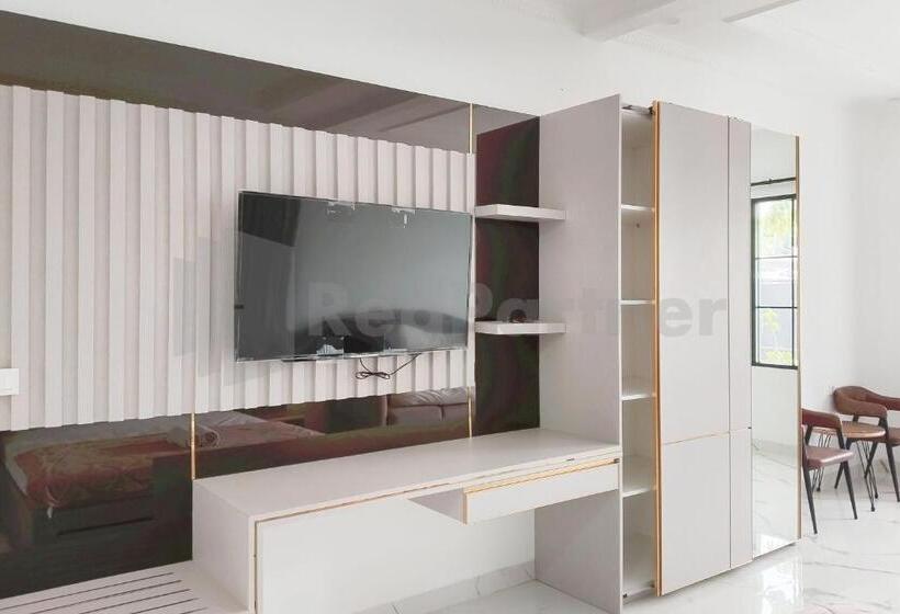 هتل Khayrizsan Premium Mitra Reddoorz