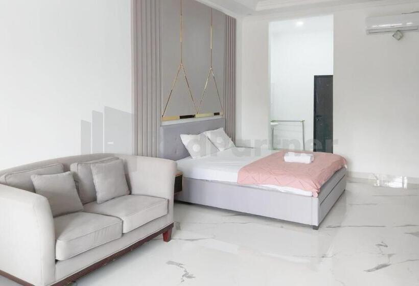 هتل Khayrizsan Premium Mitra Reddoorz