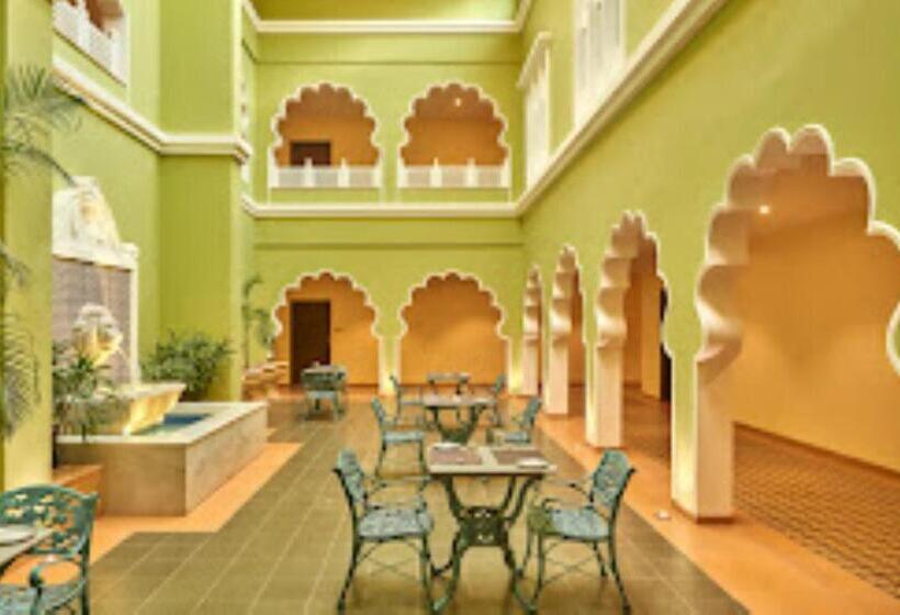 فندق Laxminarayan Club & Resort Vadodara