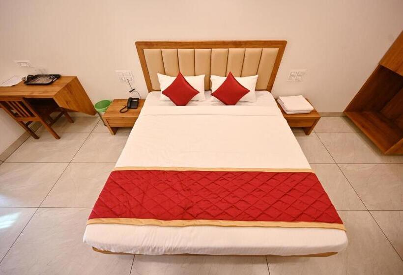 בית מלון כפרי Rays Inn Boarding & Lodging