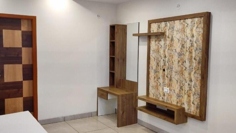 בית מלון כפרי Rays Inn Boarding & Lodging