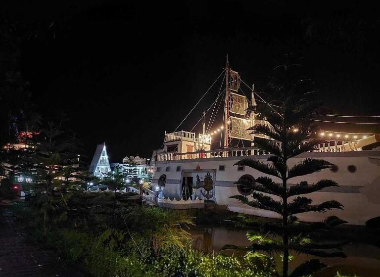 צימר Boat And House Resort Khao Kho