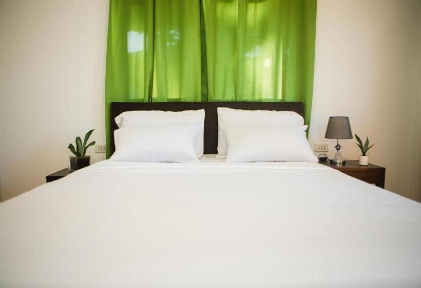 مبيت وإفطار Nana S Beach Surigao