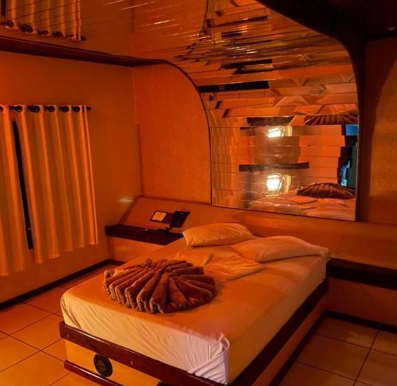 Free Way Motel