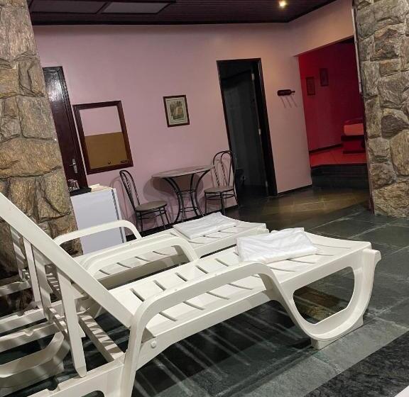 Free Way Motel