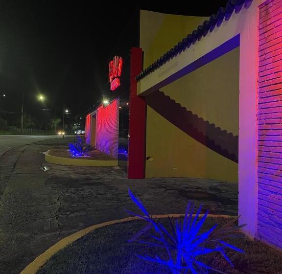 Free Way Motel