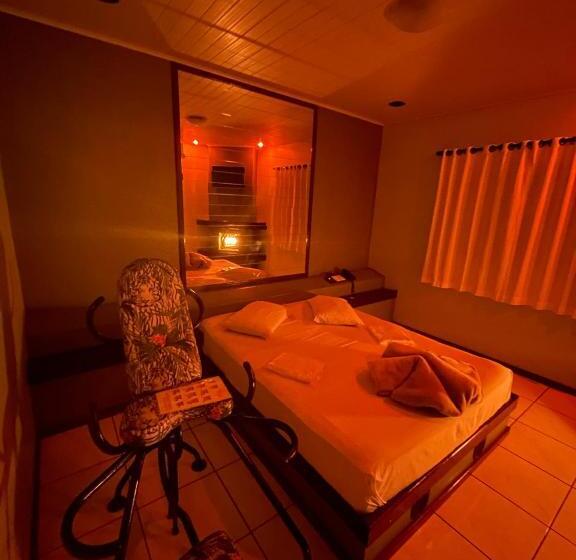 Free Way Motel