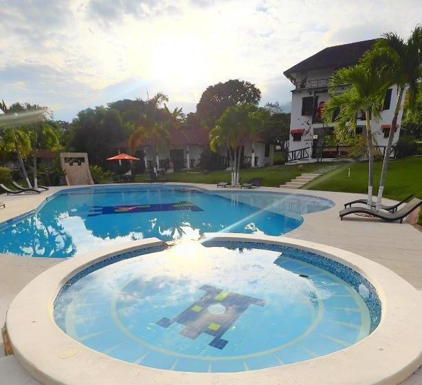 هتل Kamelot Colonial