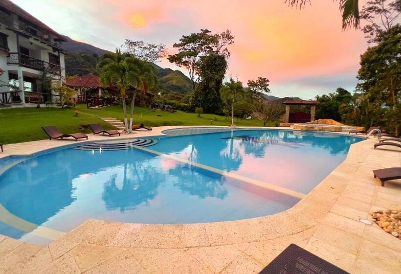 هتل Kamelot Colonial