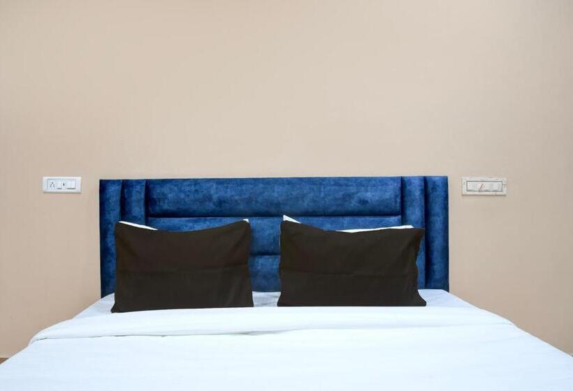 ホテル Krishna Inn
