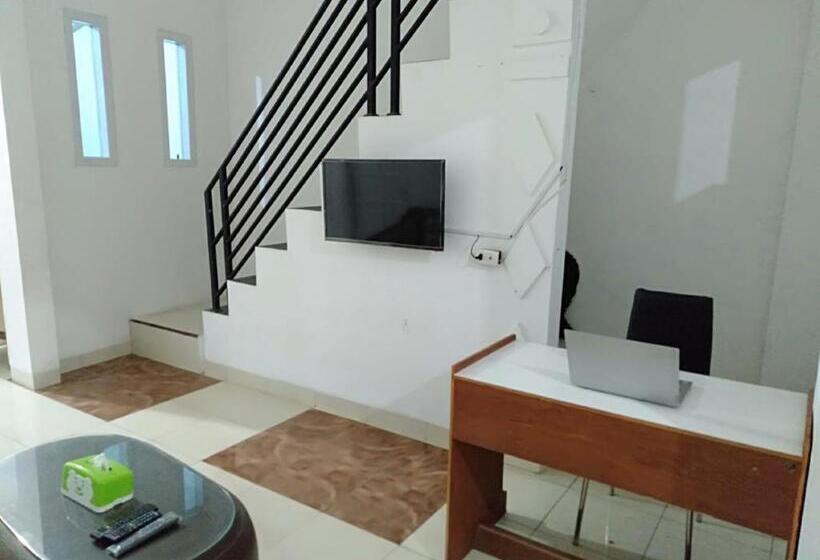 هتل Oyo 93476 Owo Guest House Syariah