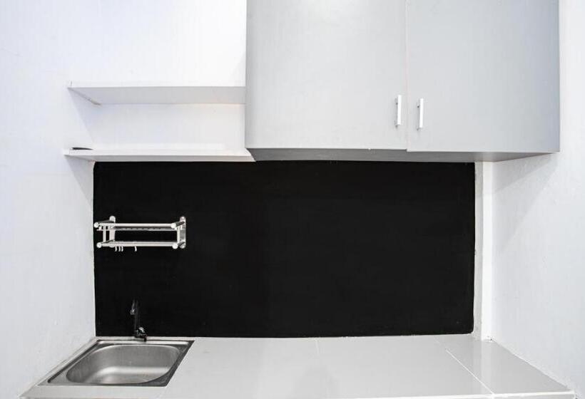 هتل Oyo 93476 Owo Guest House Syariah