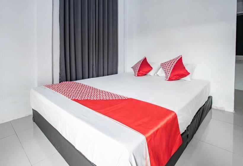 هتل Oyo 93476 Owo Guest House Syariah