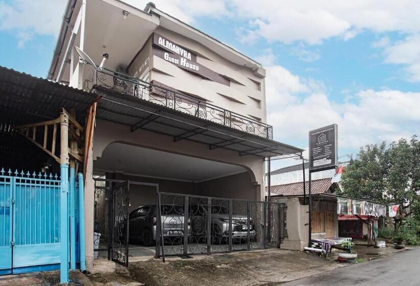 هتل Oyo 93477 Almahyra Guest House Syariah