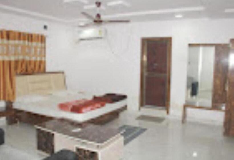 Отель Panchanan Junagrh