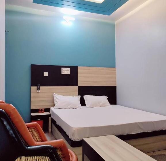 Отель Silver Spoon And Restaurant Bhadra