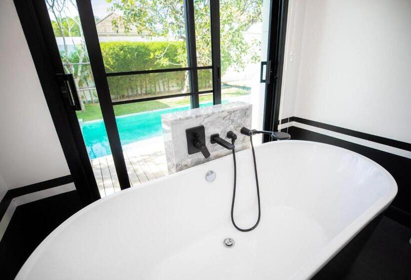 Pension (Hôtel basse catégorie) 查龙3卧室花园泳池别墅