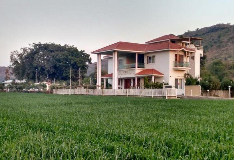 Отель Bhagrecha Farms A Memorable Farm Stay