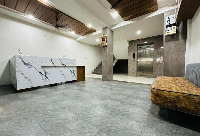 酒店 Dwarika Inn By Mantram Hospitality