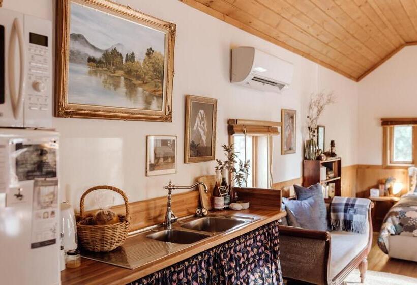 בית מלון כפרי Hideaway Farmlet Romantic Cottage With Miniature Goats