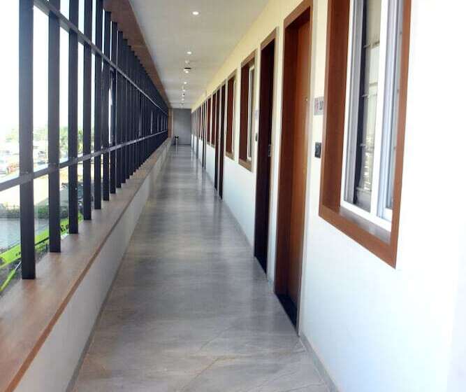 فندق Regenta Inn Motikhavdi Jamnagar