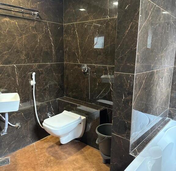 Отель Secure Inn Kadodara Road