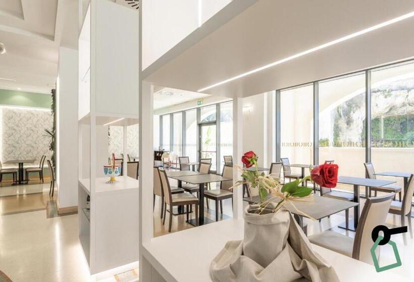 هتل Hotiday Room Collection   Otranto