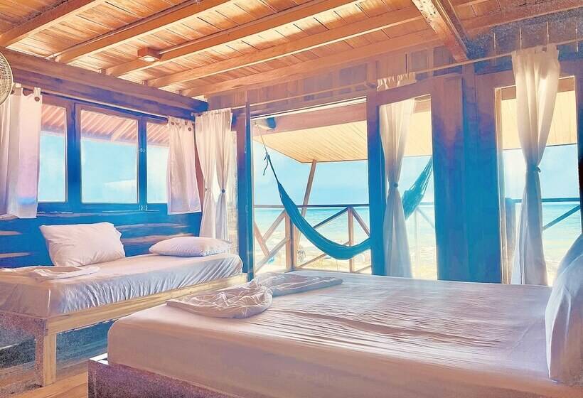 پانسیون Hostal Mocambo Beach