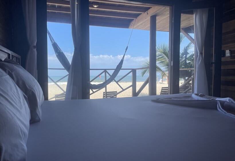 پانسیون Hostal Mocambo Beach