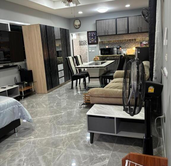 ペンション The Stone Guest House