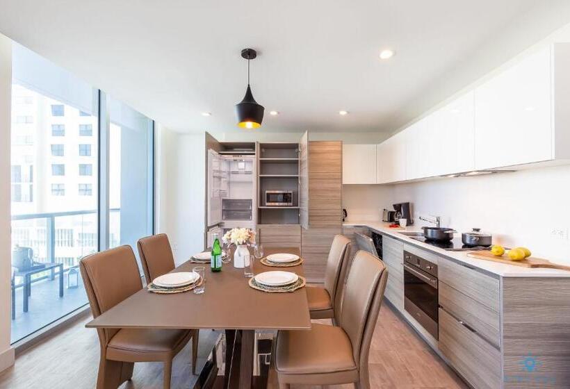 Costa Hollywood Design