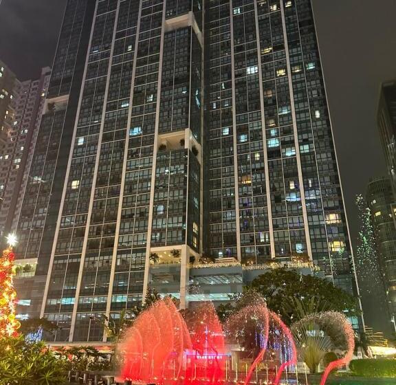 Deluxe Suite In Uptown Bgc With Fountain View