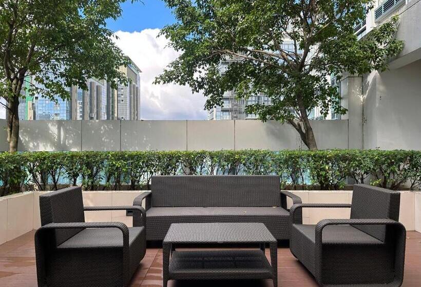 Deluxe Suite In Uptown Bgc With Fountain View