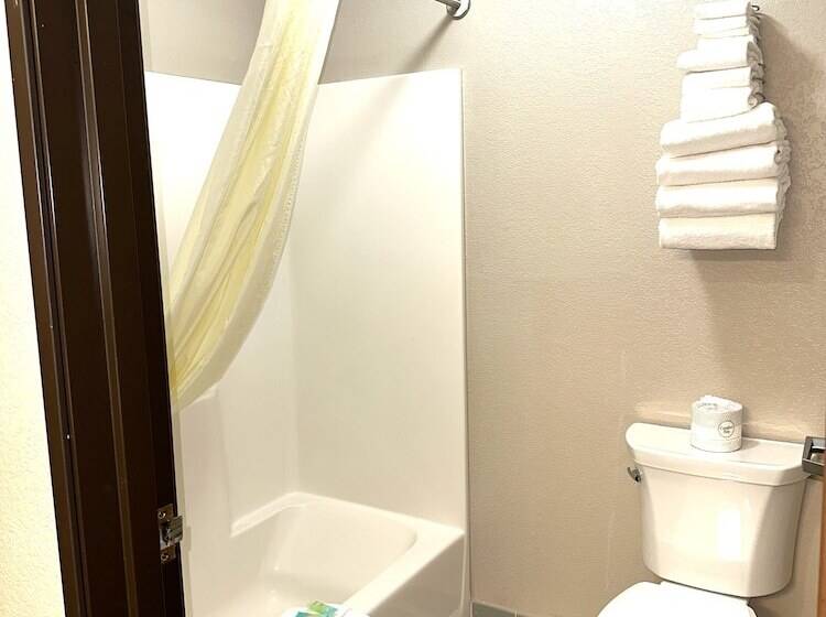 Отель Country Trails Inn &suites
