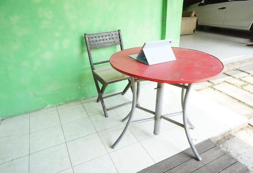 هتل Spot On 93423 Kost Berkah