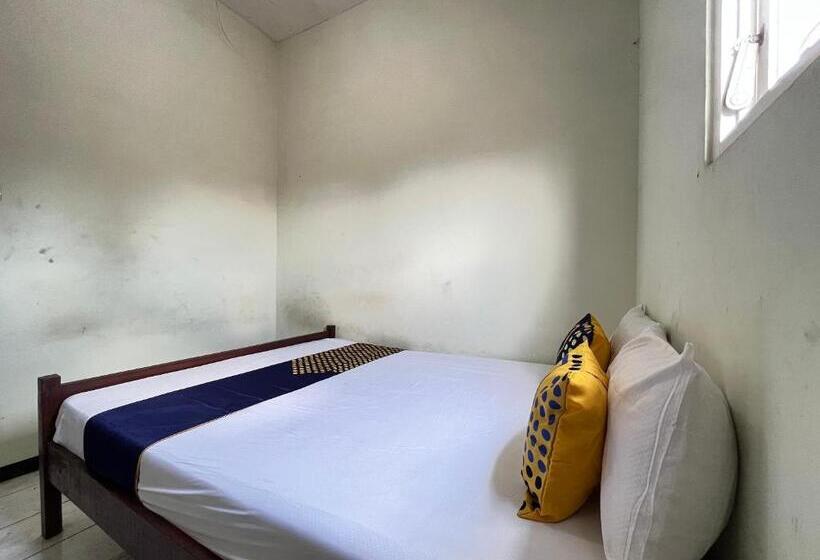 هتل Spot On 93423 Kost Berkah