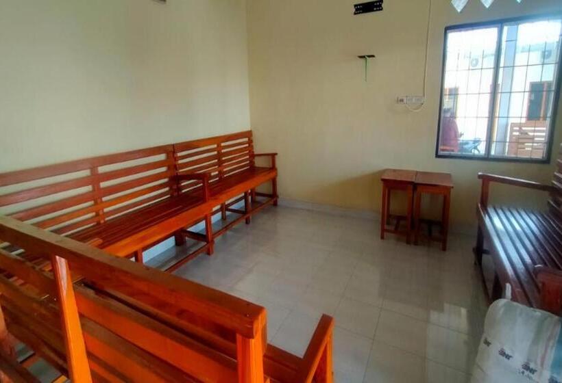 فندق Spot On 93465 Archa Guest House Syariah