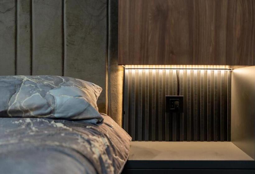 Mans Lux 8 Apartman