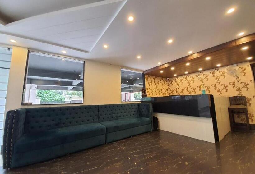 בית מלון כפרי New Gokul Grand