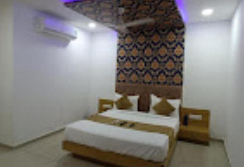 Отель Rudra Palace , Anand