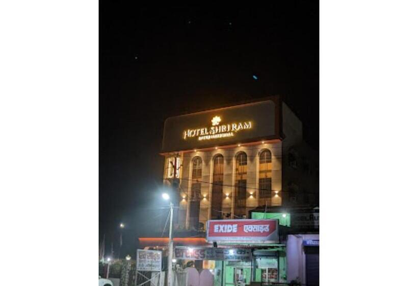 ホテル Shri Ram International Varanasi