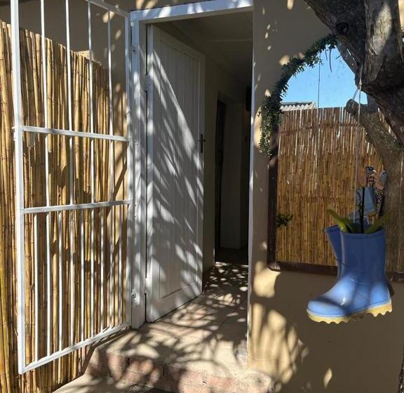 فندق The Farmery Garden And Guesthouse