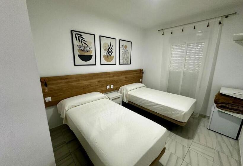 پانسیون Hostal Merino Jédula