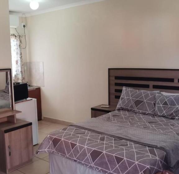 膳宿费 Ngisaphila Guesthouse