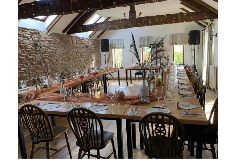 فندق صغير Self Check In Rooms At The Three Horseshoes Inn