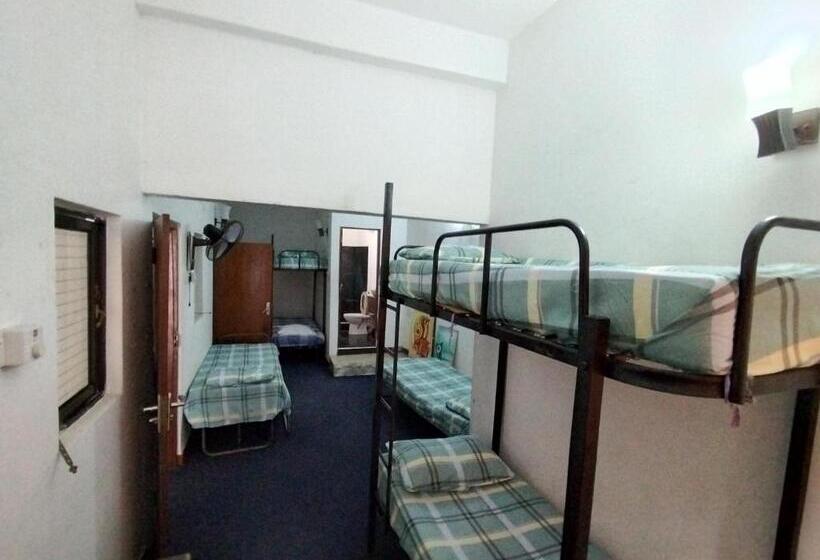 Aqua Beach Hostel