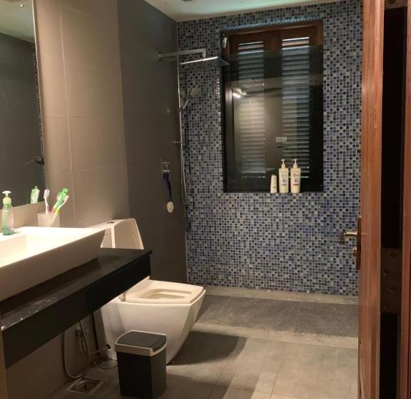 住宿加早餐  Cozy Luxury Room With Balcony View !