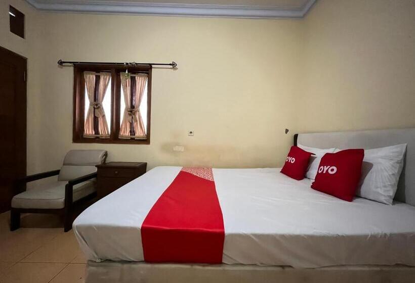 ホテル Oyo 93422 Villa Tirto