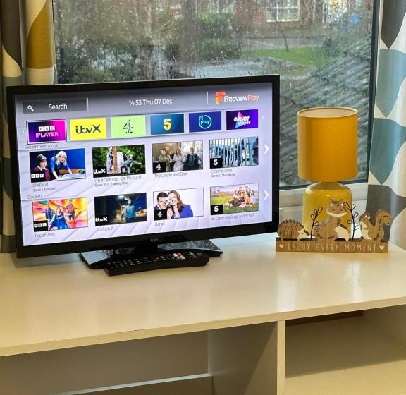 Lovely Town House Room 3