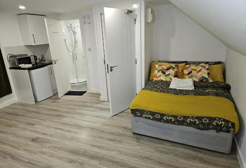 Пансион A Home In A Room